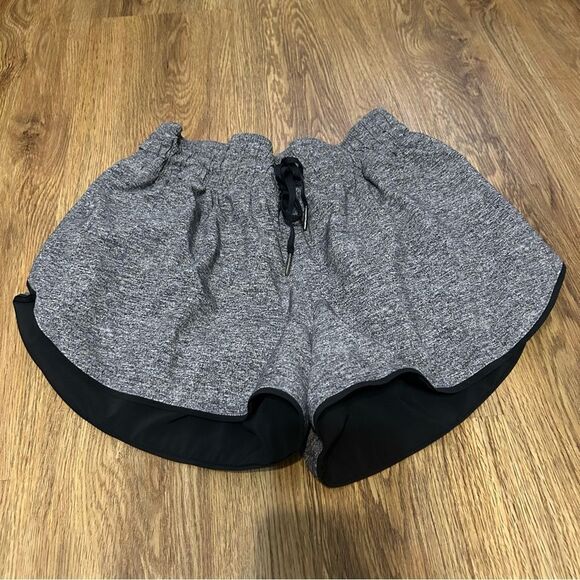 Lululemon reversible black gray athletic training active shorts women’s 6 - Picture 6 of 9